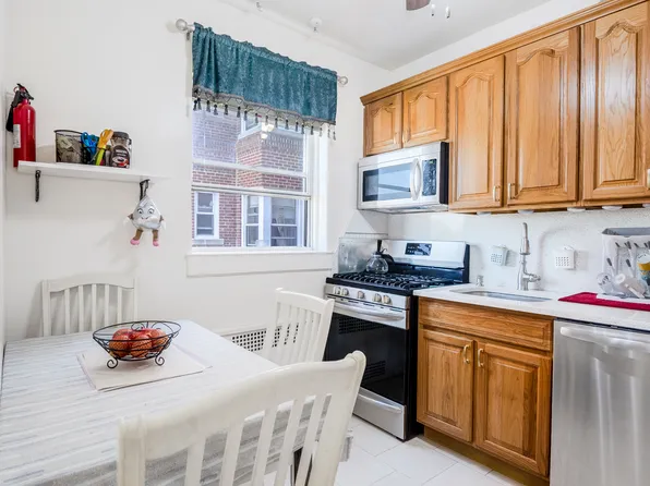 920 East 17th Street image 1 of 22