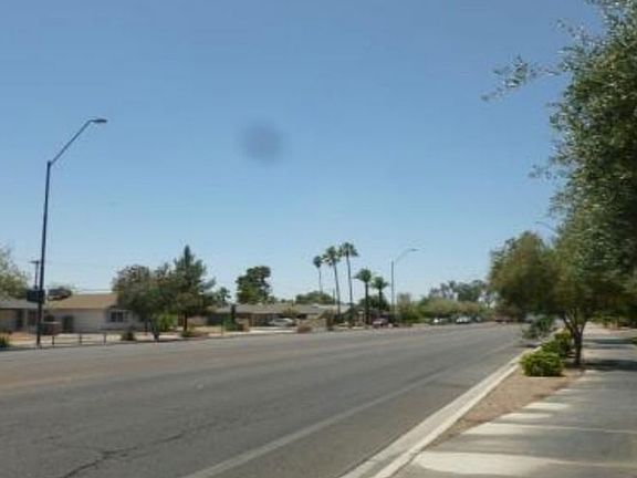 Exterior Neighborhood (street photo)