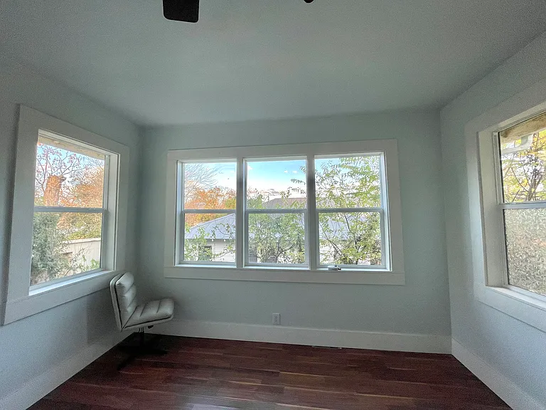 807 W Agarita Ave — Photo 10