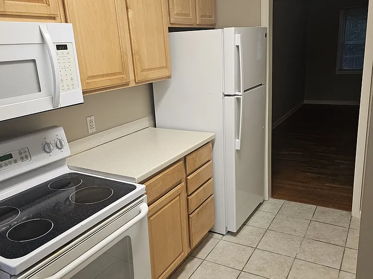 400 Davie Rd #42 — Photo 3
