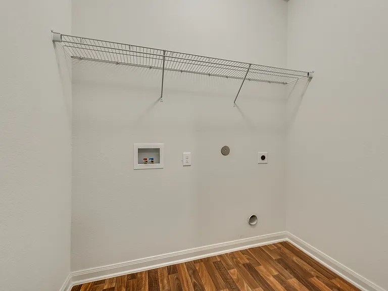 1309 James St — Photo 11