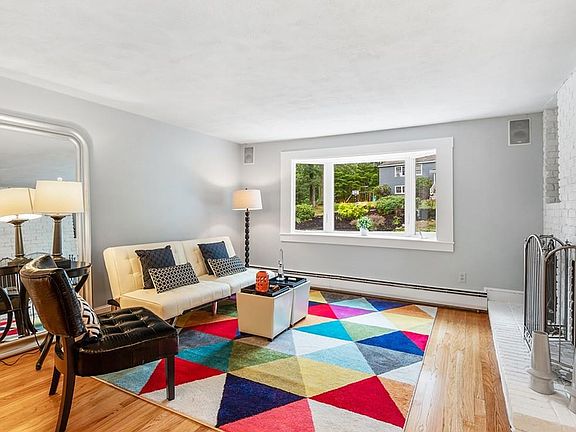 3rd image of 35 Hayden Ln