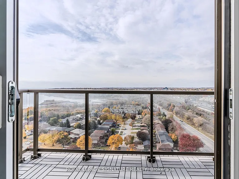 1215 Bayly St #Penthouse 206 — Photo 21