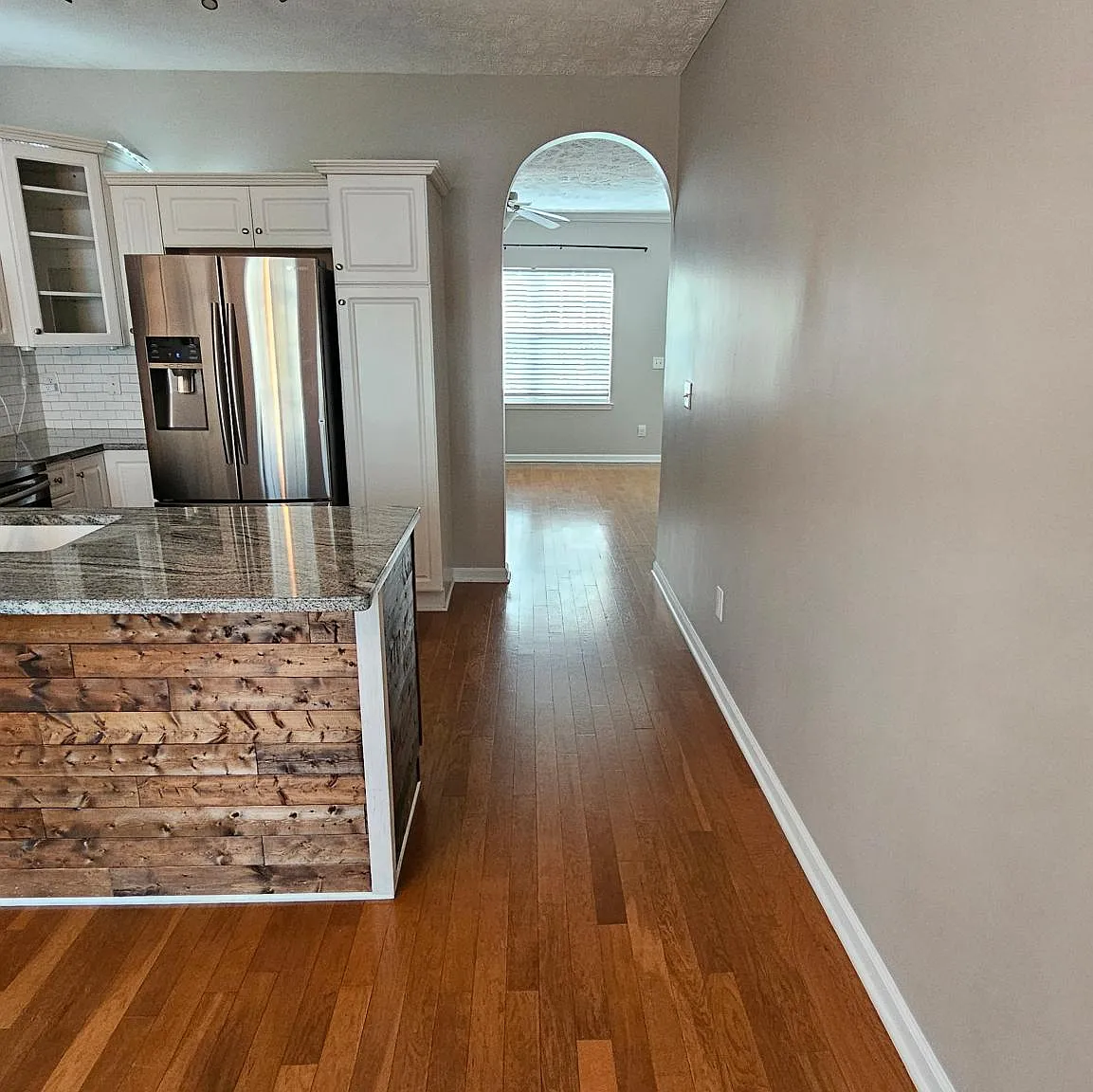 3 bed, 2.5 bath, 1450 sqft, $2,400 — Photo 4