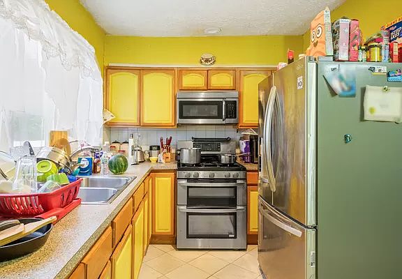 4th image of 1033 E 93rd St