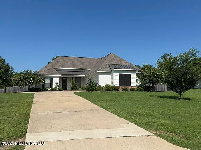 221 Ironwood Pl — Photo 1