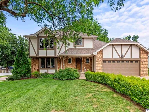 801 S Taylor St, Papillion, NE 68046