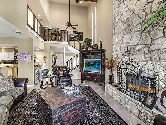 2nd image of 411 Lucy Ln