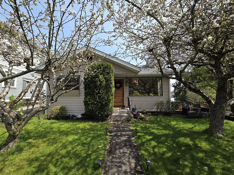 3702 Bagley Ave N — Photo 2