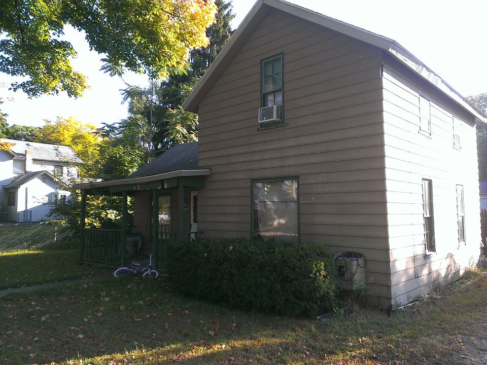 2nd image of 207 S Shiawassee St