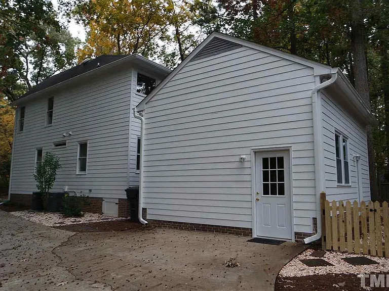 4913 Liverpool Ln — Photo 3