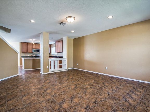 4th image of 115 Thoroughbred Dr