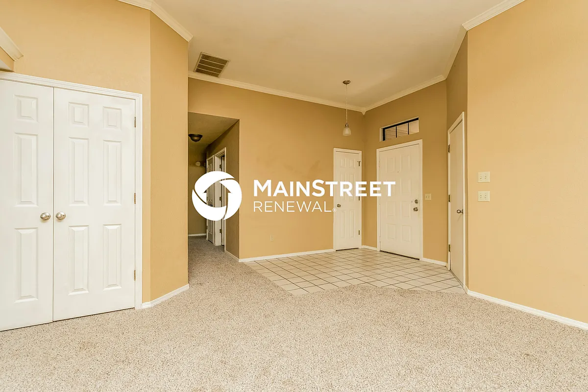 Foyer - 7909 Maehs Ter