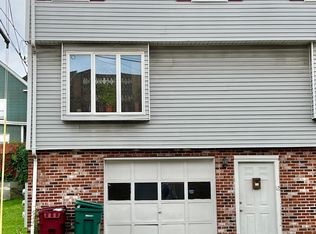 12 Maple St #A, Lowell, MA 01852