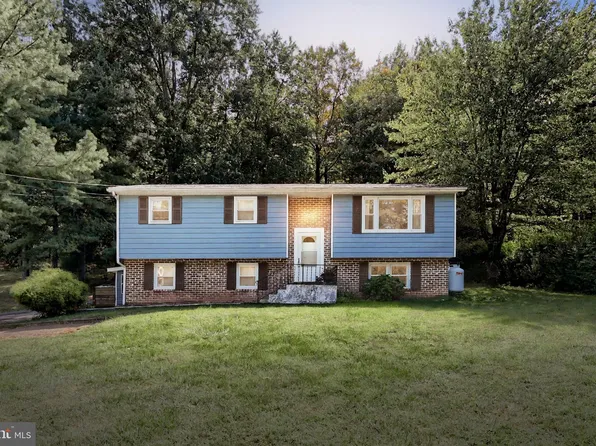445 Maple Grove Rd, Hanover, PA 17331