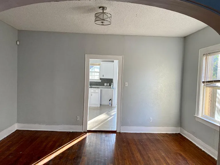 2504 Cleburne St — Photo 5