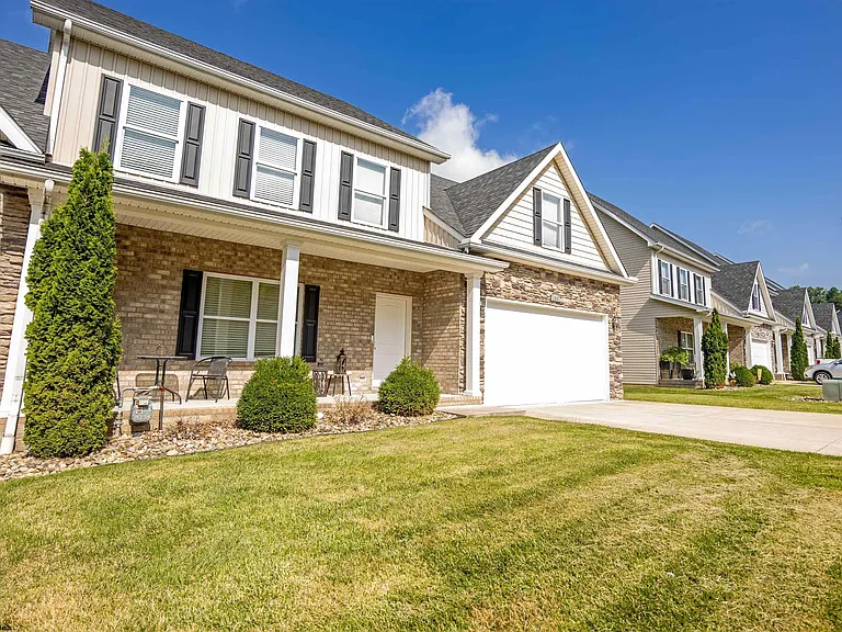103 Red Oak Ln — Photo 1