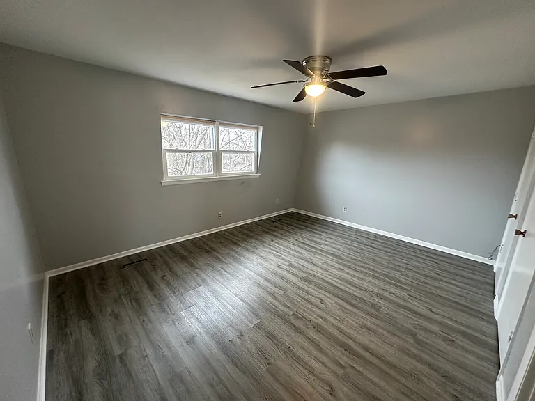 1529 Sheffield Ave #1529 — Photo 14