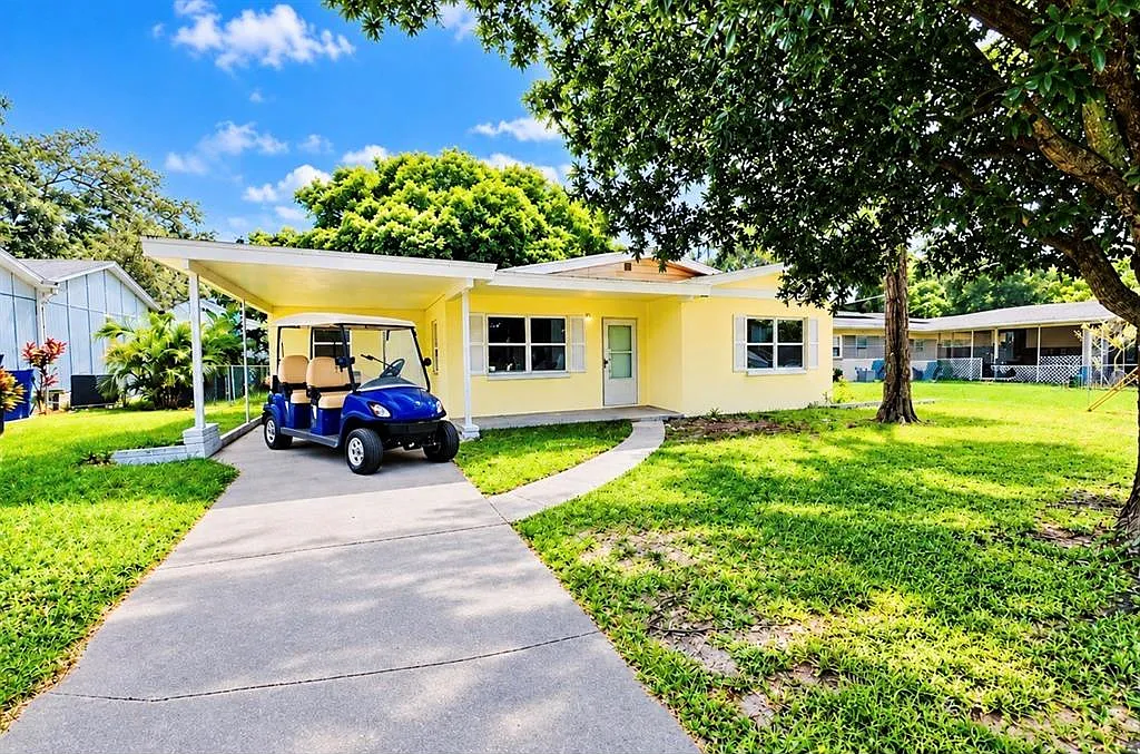 2 bed, 1.0 bath, 1053 sqft, $2,200 — Photo 2