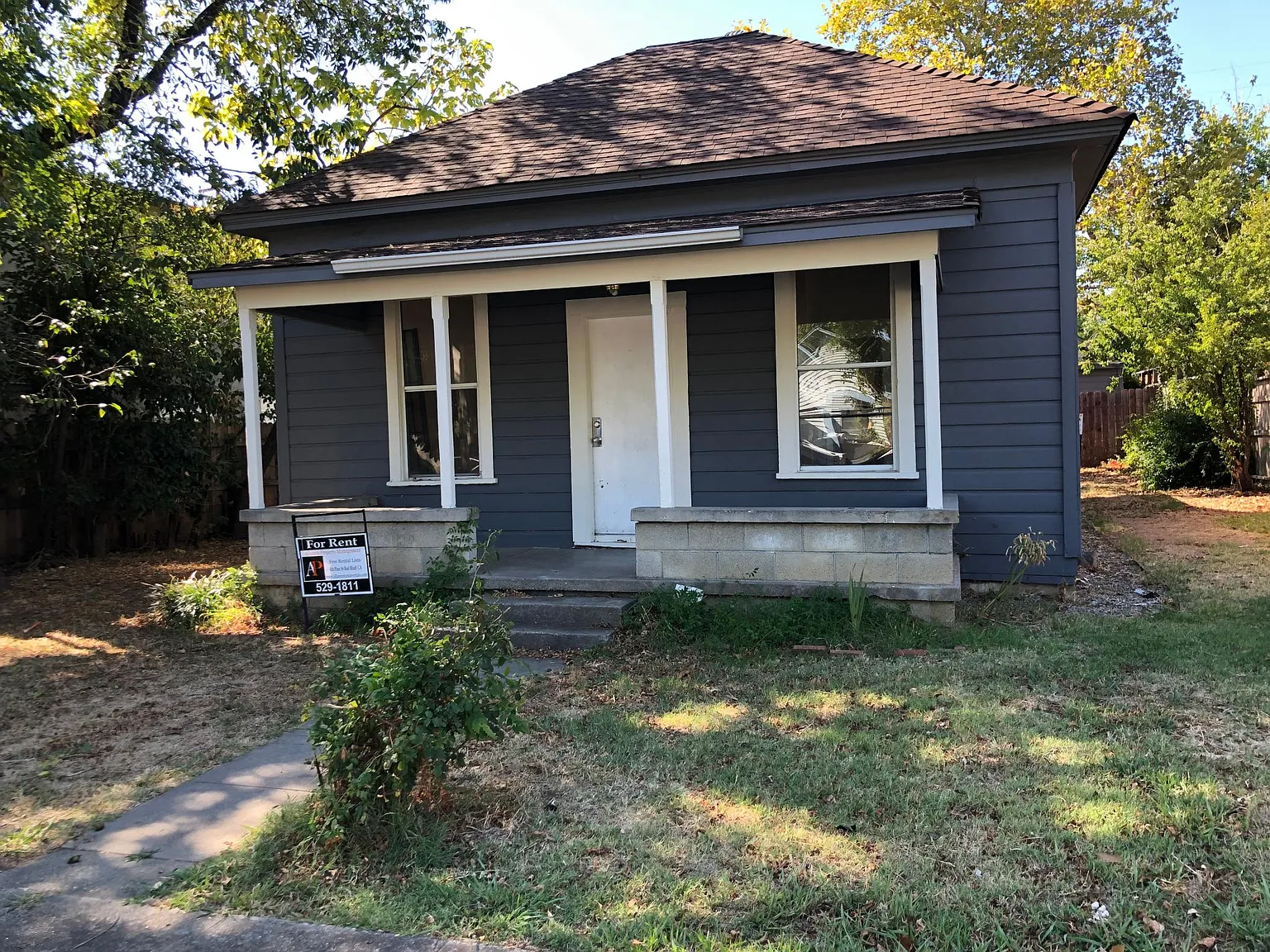 3 bed, 930 sqft, $1,615 — Photo 1