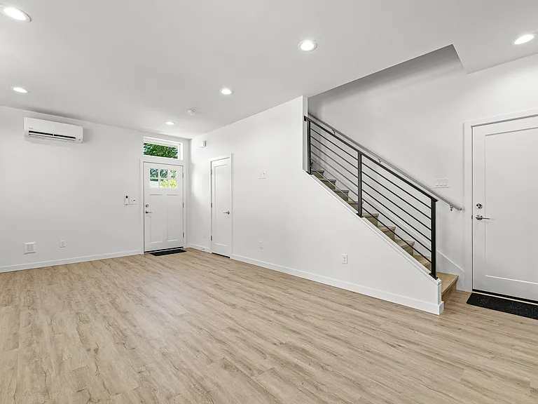 2544 NE 143rd St #B — Photo 6