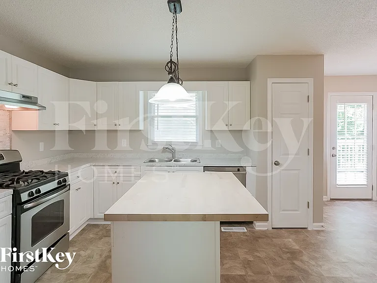 174 Somerset Ln — Photo 8