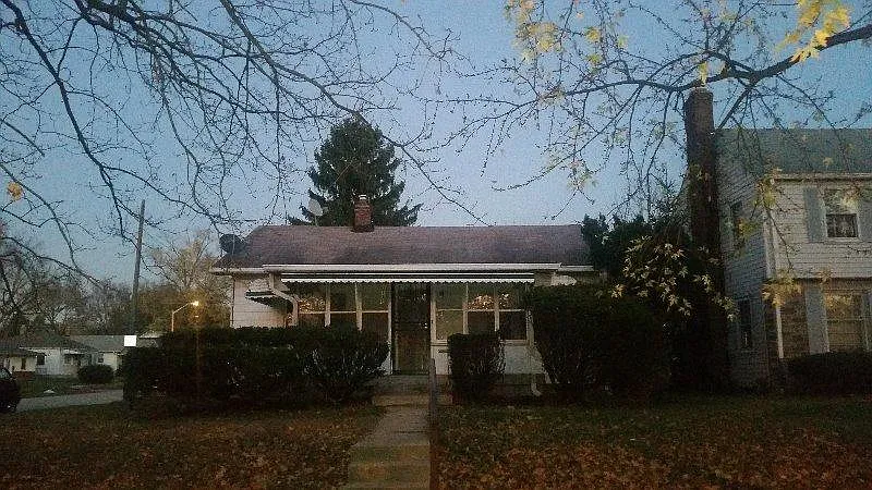 2135 E Riverside Dr photo 1