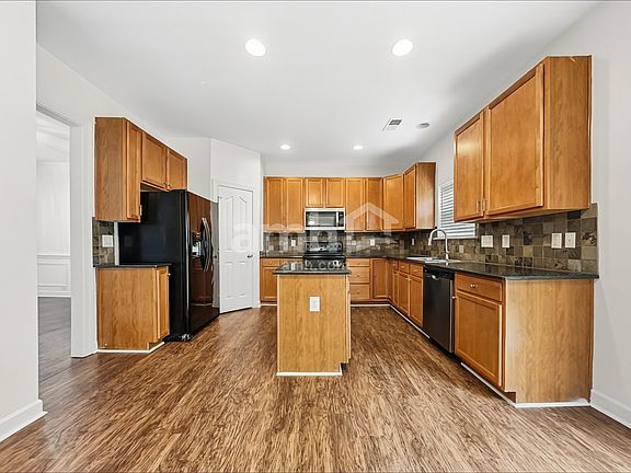 4th image of 2881 Island Point Dr NW