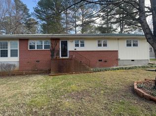 233 Rainbow Dr, Rossville, GA 30741
