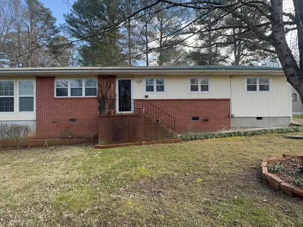 233 Rainbow Dr, Rossville, GA 30741