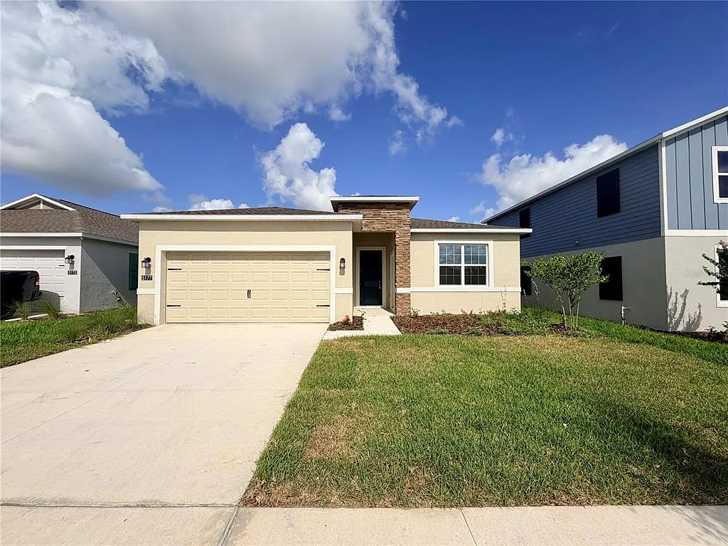 4 bed, 3.0 bath, 2109 sqft, $2,450 — Photo 1