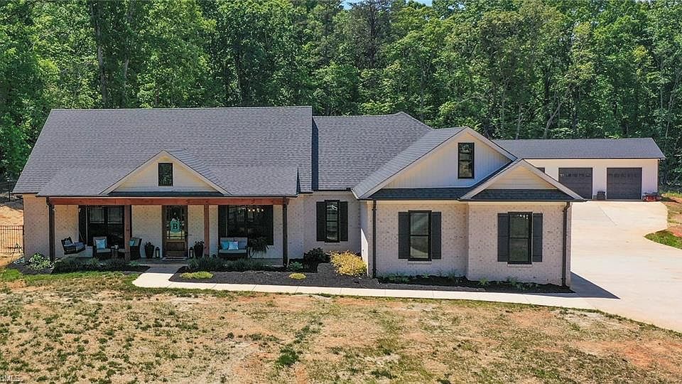 1st image of 7988 Ridge Rd