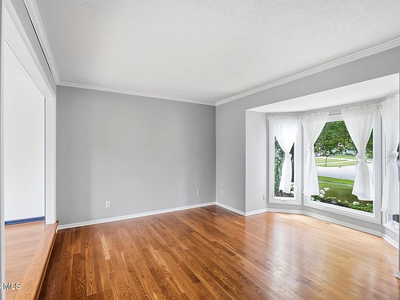 5th image of 587 Rutledge Ct