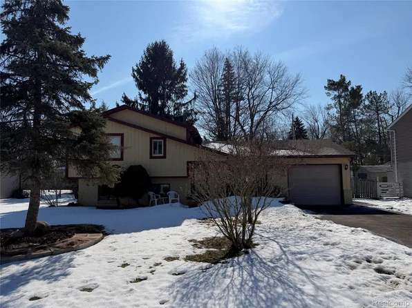 222 Wainwright St, Novi, MI 48377