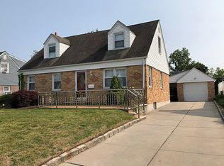 23 Birchwood Dr W, Valley Stream, NY 11580