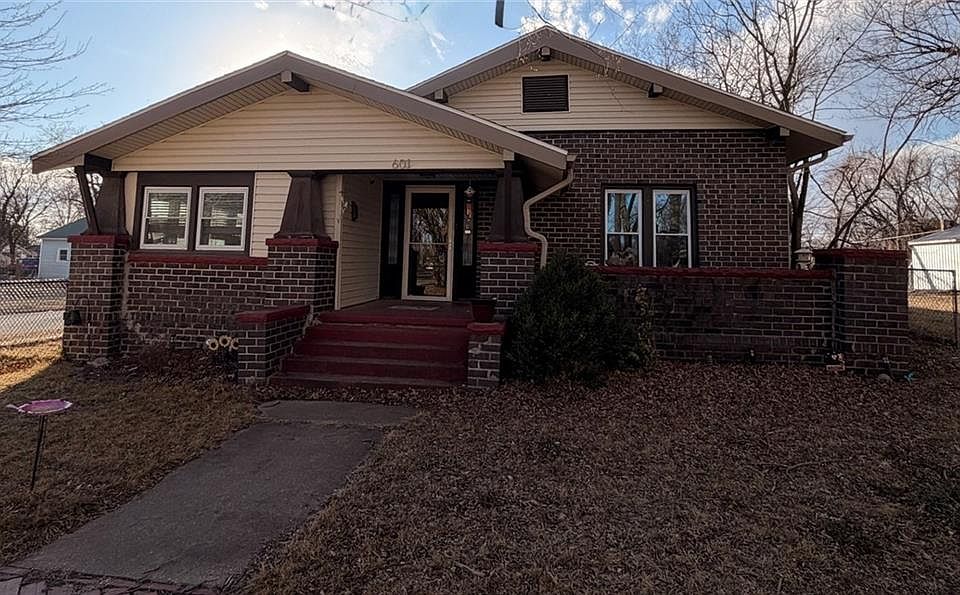 1st image of 601 N Woodland St