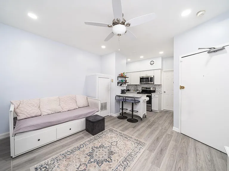 228 Bloomfield St #9 — Photo 4