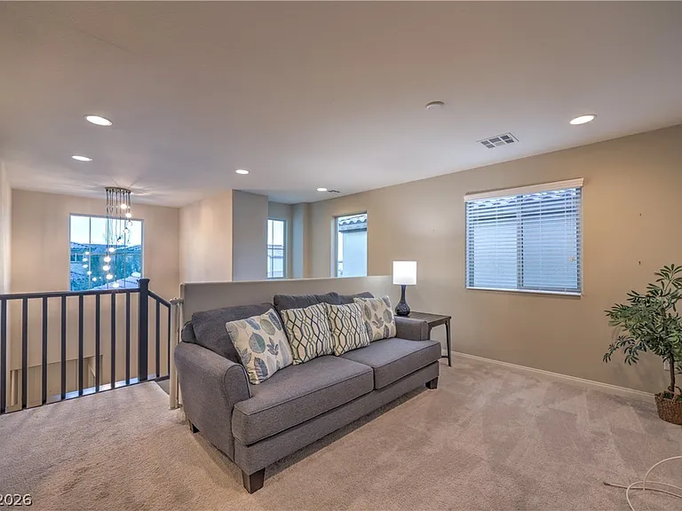 3213 Molinos Dr — Photo 11