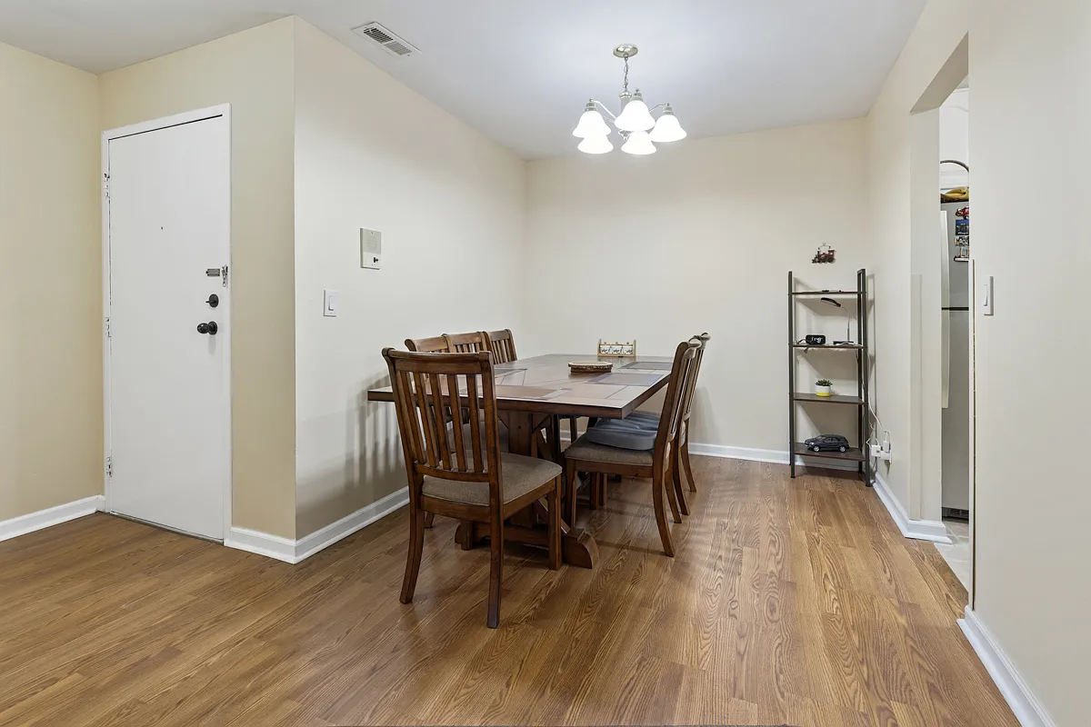 2 bed, 1200 sqft, $2,200 — Photo 4
