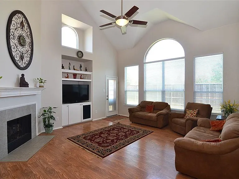 4401 Caledonia Creek Ln — Photo 5