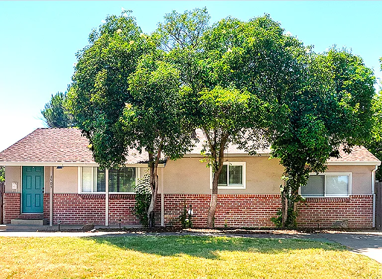 2505 Greenwood Ave — Photo 1