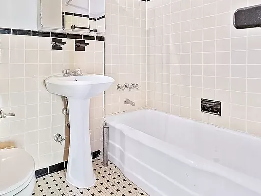 Rented by Candid Listings LLC | media 17