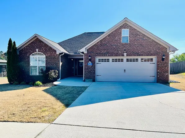 445 Oak Leaf Cir, Pell City, AL 35125