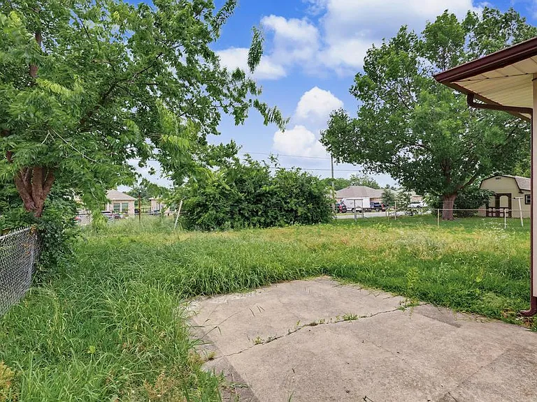 2407 N Shannon St — Photo 16