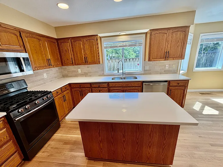 17147 Warren Ct — Photo 13