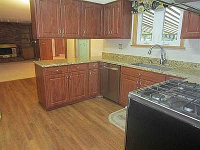 4th image of 5026 Robinhood Ln
