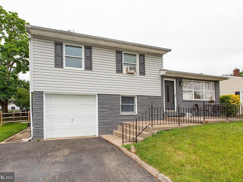 1st image of 27 Brant Rd