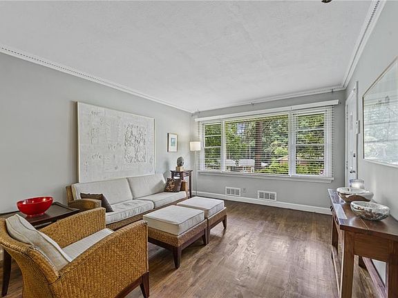 5th image of 2493 Springdale Rd SW