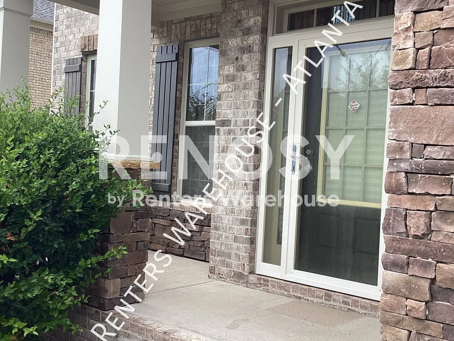 Spacious Three level home in desired school district — Photo 2