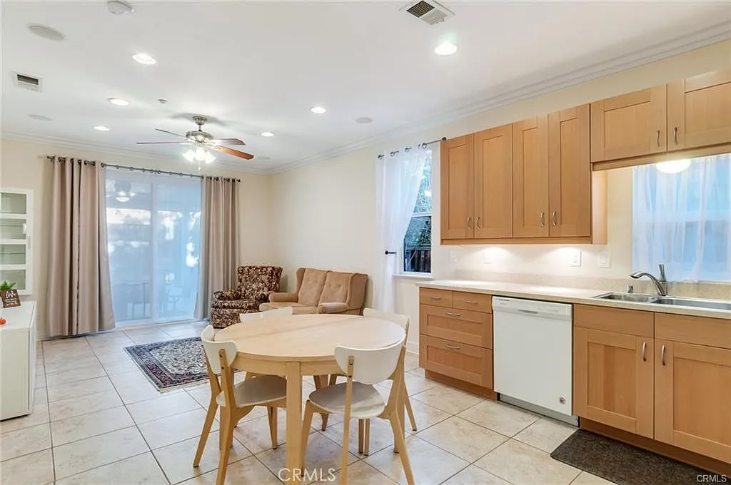 1 bed, 800 sqft, $1,900 — Photo 4